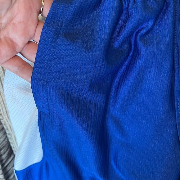 Under Armour Loose Blue & White Heatgear Shorts, Size Small - Picture 2 of 7